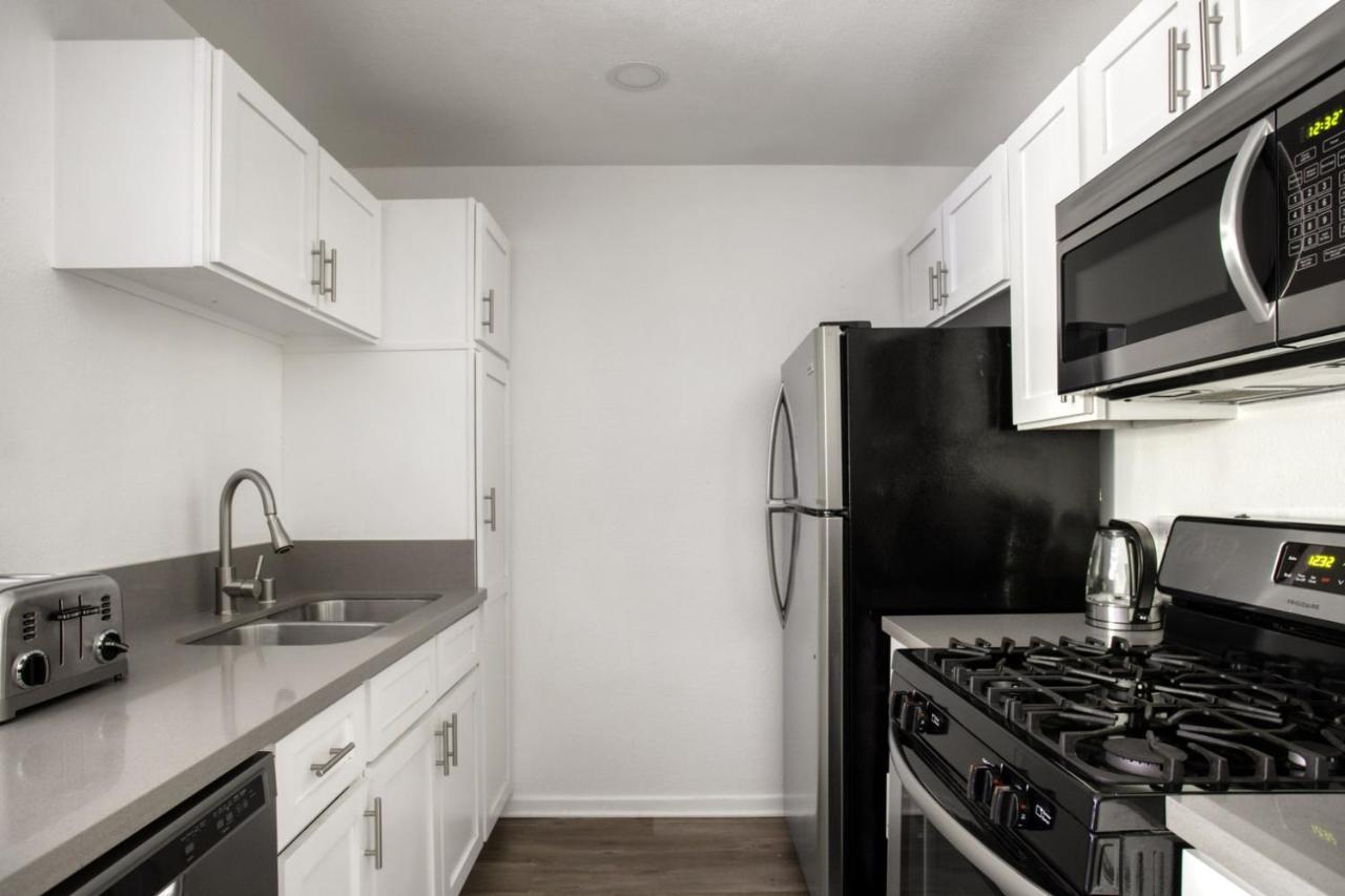 Apartment Ample Westwood 2br Nr Uclamedical Center Lax-137 Los Angeles